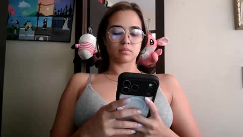 triana_bell online show from June 9, 5:13 pm