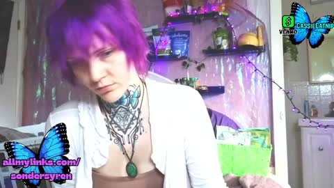 Snapshot of tricky_nymph chatting on May 31, 11:28 pm Cassie online show from May 31, 11:28 pm