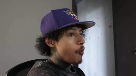 - trieone online show from April 18, 2:32 pm