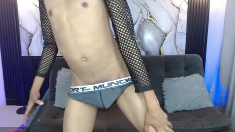 Snapshot of triiangel_latinboy chatting on April 26, 1:58 am Johan online show from April 26, 1:58 am