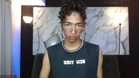 Snapshot of triiangel_latinboy chatting on May 8, 12:38 am Johan online show from May 8, 12:38 am