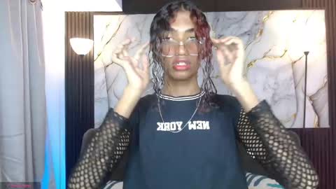 Snapshot of triiangel_latinboy chatting on May 11, 12:27 am Johan online show from May 11, 12:27 am