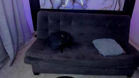 Snapshot of triiangel_latinboy chatting on May 27, 1:08 pm Johan online show from May 27, 1:08 pm
