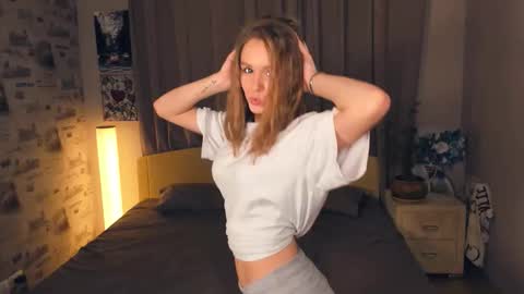 Snapshot of trinahillier chatting on October 23, 7:12 pm Bubbles online show from October 23, 7:12 pm