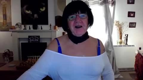 Snapshot of trinity1011 chatting on October 26, 7:25 am trinity1011 online show from October 26, 7:25 am