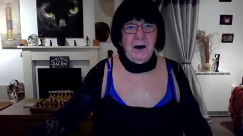 Snapshot of trinity1011 chatting on November 15, 6:55 am trinity1011 online show from November 15, 6:55 am