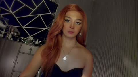 Ms Ella online show from December 10, 1:22 pm