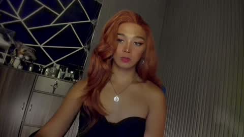 Ms Ella online show from December 21, 1:42 pm