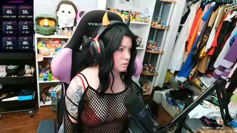 Snapshot of trinitykatze chatting on October 13, 9:04 pm Trin Kat pet online show from October 13, 9:04 pm