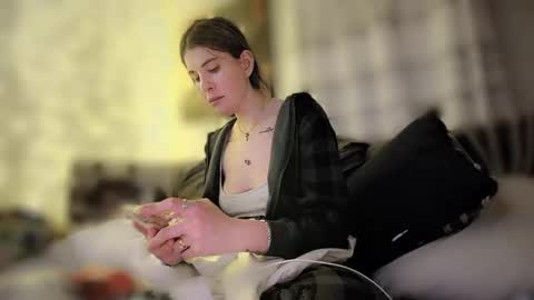 Snapshot of trinityxsecret chatting on March 9, 7:01 am MadisonMontgomery online show from March 9, 7:01 am