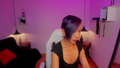 trinityy__ online show from June 8, 7:25 pm