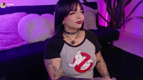 Val martinez  online show from April 22, 12:24 am