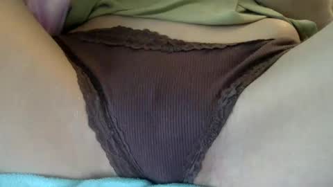 Snapshot of trippybb222 chatting on April 26, 1:31 pm trippybb222 online show from April 26, 1:31 pm