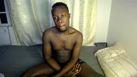 Snapshot of trisboo5 chatting on February 7, 7:17 pm Trisboo5 online show from February 7, 7:17 pm