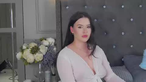 trisha_winslet online show from December 13, 10:23 pm