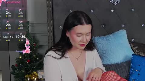 trisha_winslet online show from December 25, 4:32 pm