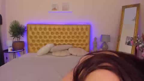 Mia online show from March 5, 6:42 am