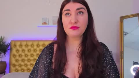 Mia online show from April 6, 5:52 am