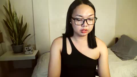 Snapshot of trishakera chatting on January 16, 10:53 am trisha online show from January 16, 10:53 am