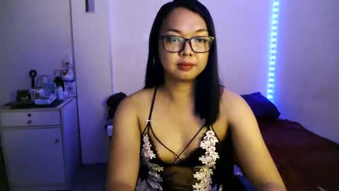 Snapshot of trishakera chatting on February 24, 12:37 pm trisha online show from February 24, 12:37 pm