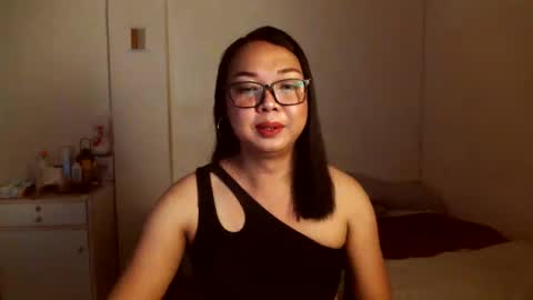 Snapshot of trishakera chatting on March 5, 11:17 am trisha online show from March 5, 11:17 am