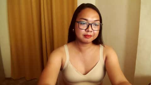 Snapshot of trishakera chatting on November 6, 2:18 pm trisha online show from November 6, 2:18 pm