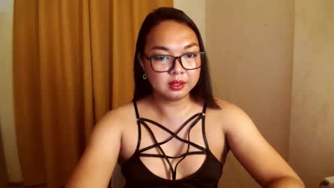 Snapshot of trishakera chatting on November 18, 10:52 am trisha online show from November 18, 10:52 am