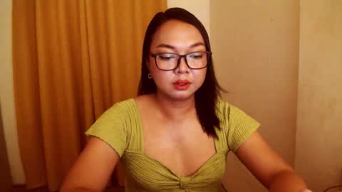 Snapshot of trishakera chatting on November 19, 11:43 am trisha online show from November 19, 11:43 am