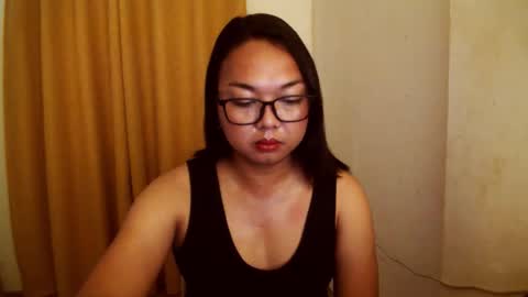 Snapshot of trishakera chatting on November 20, 3:28 am trisha online show from November 20, 3:28 am