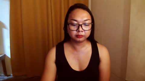 Snapshot of trishakera chatting on November 29, 12:19 pm trisha online show from November 29, 12:19 pm