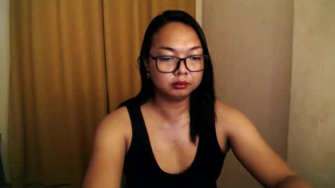 Snapshot of trishakera chatting on November 30, 1:42 am trisha online show from November 30, 1:42 am