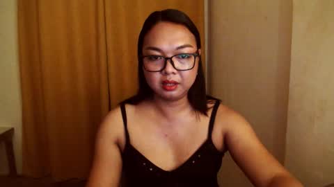 Snapshot of trishakera chatting on December 5, 2:09 am trisha online show from December 5, 2:09 am