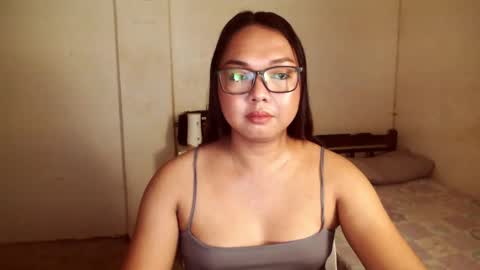 Snapshot of trishakera chatting on December 15, 1:21 am trisha online show from December 15, 1:21 am