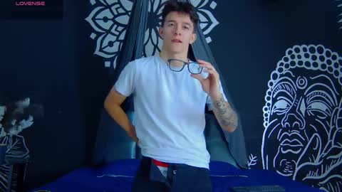 Snapshot of trisstan_kane chatting on June 7, 2:54 pm trisstan_kane online show from June 7, 2:54 pm