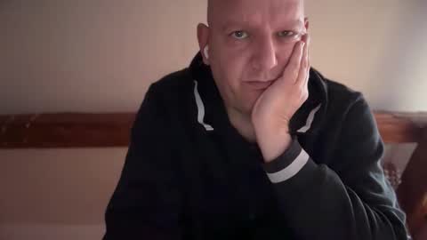 Snapshot of tritonspace chatting on October 19, 1:34 pm Triton online show from October 19, 1:34 pm