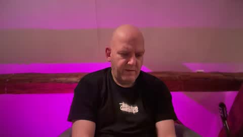 Snapshot of tritonspace chatting on October 24, 5:04 am Triton online show from October 24, 5:04 am