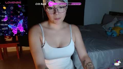 Snapshot of trixie_tangg chatting on November 26, 4:24 am Kitty online show from November 26, 4:24 am