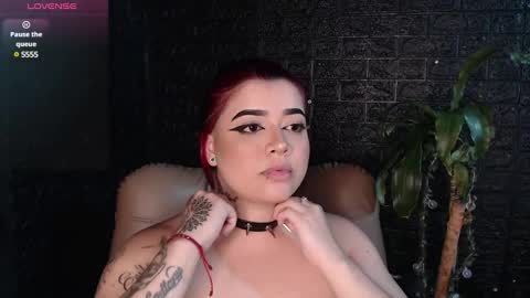 Snapshot of trixxiee_ chatting on December 4, 2:31 am trixxiee_ online show from December 4, 2:31 am
