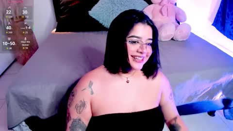 Snapshot of trixxiee_ chatting on November 13, 7:24 pm trixxiee_ online show from November 13, 7:24 pm