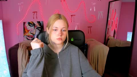 Trixy online show from April 4, 9:18 am