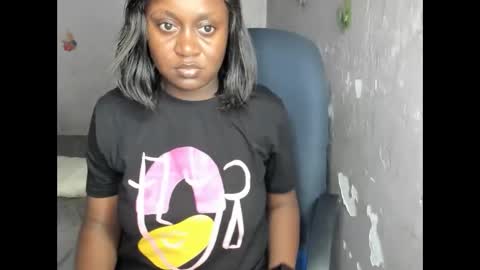 Snapshot of trizzytariaa chatting on December 7, 8:22 am Taria online show from December 7, 8:22 am