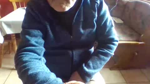 Snapshot of trobelle chatting on May 17, 9:28 am trobelle online show from May 17, 9:28 am