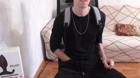 Snapshot of trone41 chatting on October 21, 4:57 am I POST MY FUCKING VIDEOS AND PICS    online show from October 21, 4:57 am