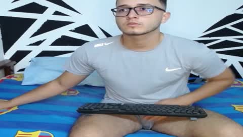 Snapshot of troy_6969 chatting on December 21, 12:56 pm Alan David online show from December 21, 12:56 pm