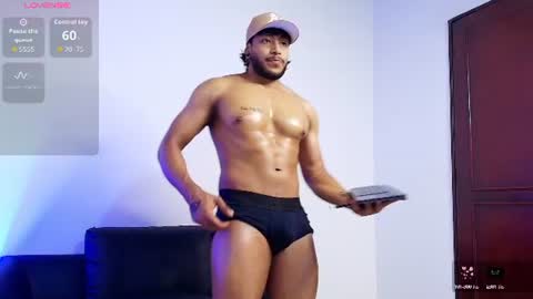 Snapshot of troy_lee1 chatting on June 24, 12:31 am online show from June 24, 12:31 am