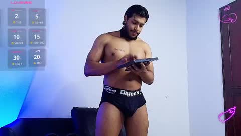 Snapshot of troy_lee1 chatting on July 13, 9:06 pm online show from July 13, 9:06 pm