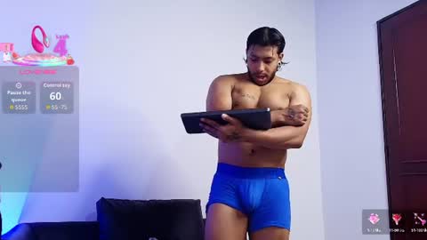 Snapshot of troy_lee1 chatting on August 6, 10:55 pm online show from August 6, 10:55 pm
