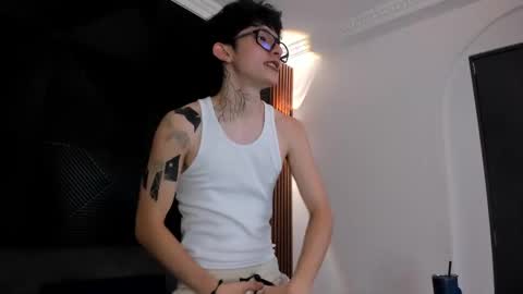 Snapshot of troy_rouge chatting on March 12, 11:12 pm Troy online show from March 12, 11:12 pm