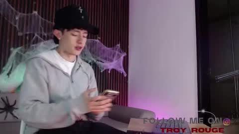 Snapshot of troy_rouge chatting on October 22, 7:13 pm Troy online show from October 22, 7:13 pm