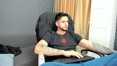 Snapshot of troywade chatting on June 5, 4:30 am TroyWade online show from June 5, 4:30 am